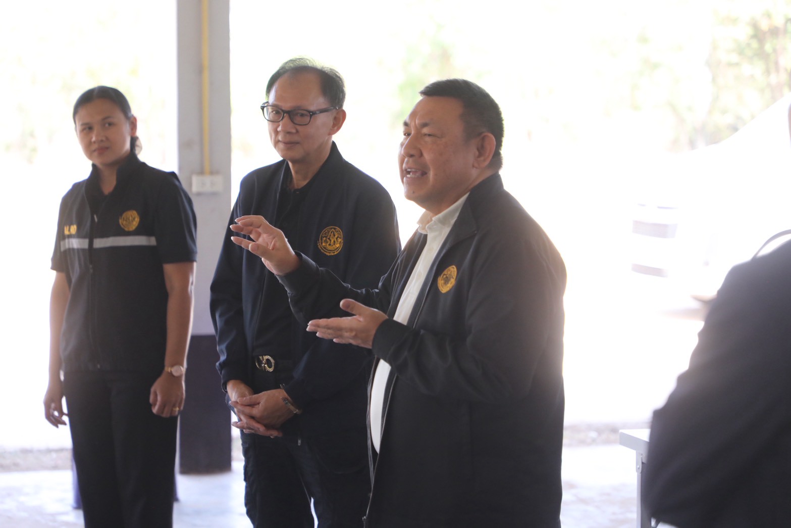 title - เลขาฯ ส.ป.ก. รุดให้กำลังใจพี่น้องเกษตรกรในเขตปฏิรูปที่ดินพื้นที่ชายแดนอุบลฯ ใกล้จุดสู้รบเพียง 7 กม.